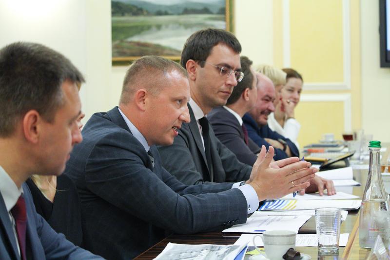 Міністр інфраструктури України Володимир Омелян провів зустріч із Міністром транспорту та комунікацій Держави Катар Д. Аль Сулейті Міністр інфраструктури України Володимир Омелян провів зустріч із Міністром транспорту та комунікацій Держави Катар Д. Аль Сулейті