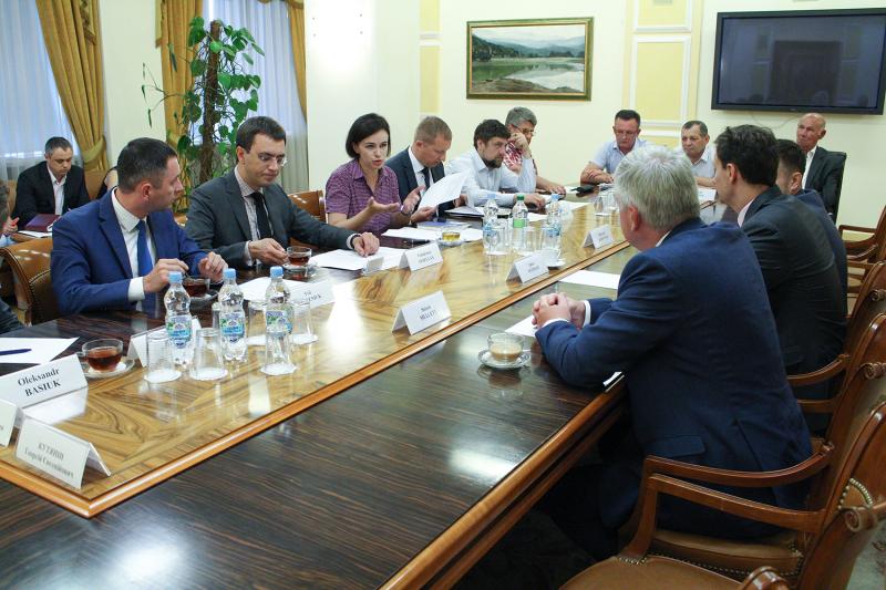 «Hutchison Ports» може дати нову якість не тільки порту «Чорноморськ», а й портовій галузі і Україні загалом, - Володимир Омелян «Hutchison Ports» може дати нову якість не тільки порту «Чорноморськ», а й портовій галузі і Україні загалом, - Володимир Омелян