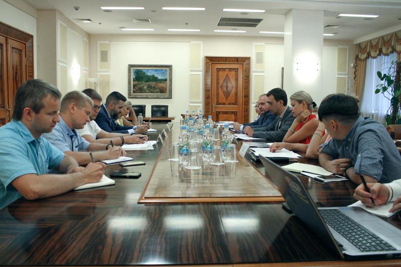 Міністерство інфраструктури ініціює вдосконалення законодавства про закупівлі задля ефективного використання коштів Державного бюджету у сфері дорожнього будівництва, - Володимир Омелян Міністерство інфраструктури ініціює вдосконалення законодавства про закупівлі задля ефективного використання коштів Державного бюджету у сфері дорожнього будівництва, - Володимир Омелян