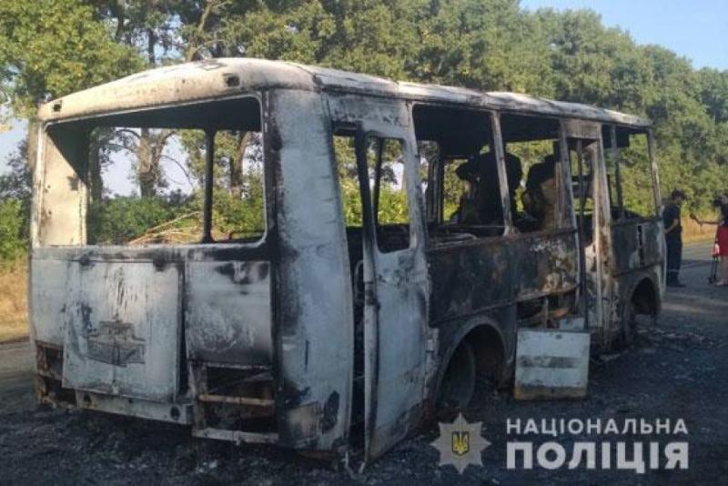 У Сумській області згорів автобус, яким їхали 20 дітей