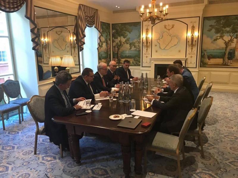 Володимир Омелян провів зустріч із представниками світового бізнесу Володимир Омелян провів зустріч із представниками світового бізнесу