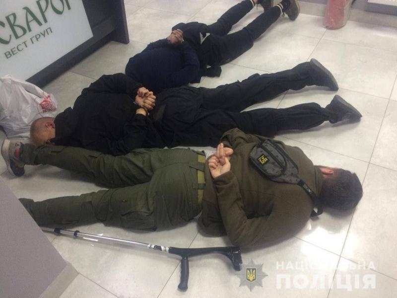 За спробу рейдерського штурму офісу агрокомпанії на Хмельниччині поліція затримала 30 киян