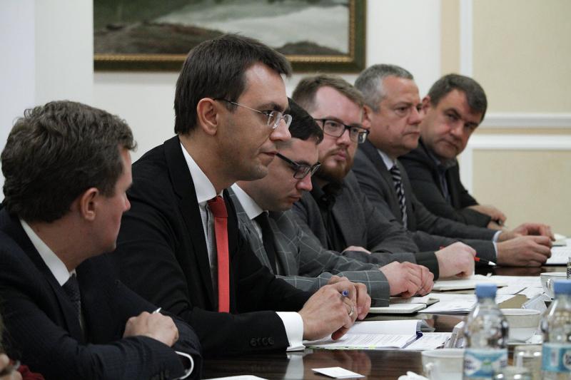 Міністр інфраструктури України Володимир Омелян провів зустріч із Віце-президентом ЄБРР Аланом Пію Міністр інфраструктури України Володимир Омелян провів зустріч із Віце-президентом ЄБРР Аланом Пію
