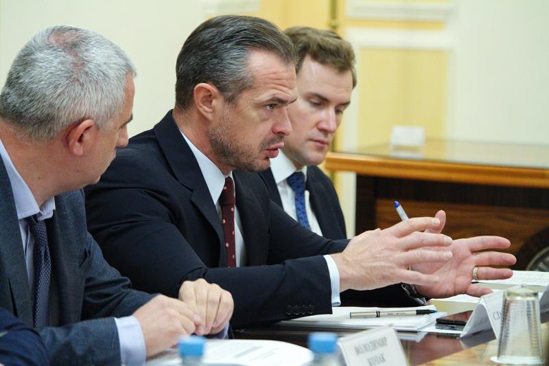 Міністр інфраструктури України Володимир Омелян провів розширену нараду із Головою Київської обласної державної адміністрації Олександром Терещуком Міністр інфраструктури України Володимир Омелян провів розширену нараду із Головою Київської обласної державної адміністрації Олександром Терещуком