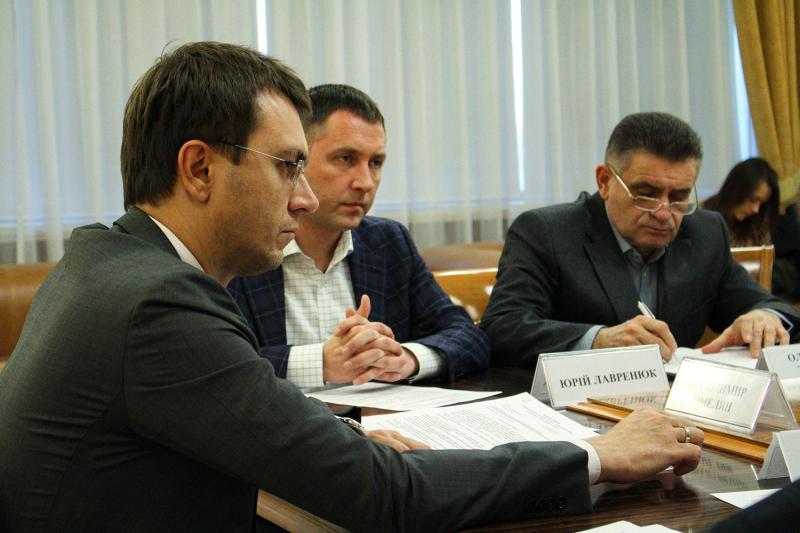 Міністр інфраструктури України Володимир Омелян провів розширену нараду із Головою Київської обласної державної адміністрації Олександром Терещуком Міністр інфраструктури України Володимир Омелян провів розширену нараду із Головою Київської обласної державної адміністрації Олександром Терещуком