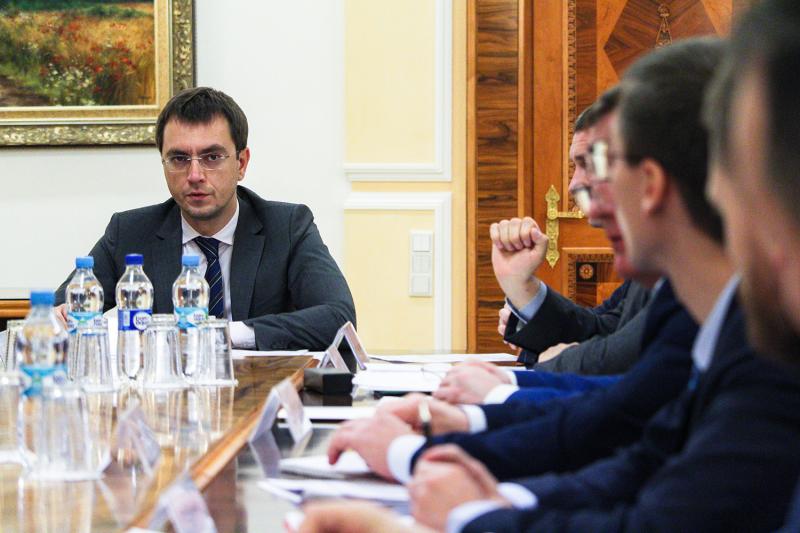 Міністр інфраструктури України Володимир Омелян провів розширену нараду із Головою Київської обласної державної адміністрації Олександром Терещуком Міністр інфраструктури України Володимир Омелян провів розширену нараду із Головою Київської обласної державної адміністрації Олександром Терещуком