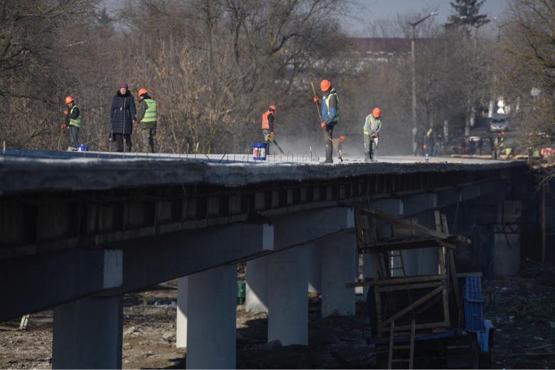 Ми суттєво пішли вперед завдяки тому, що маємо єдність і в Парламенті, і в Уряді по інфраструктурних питаннях, - Володимир Омелян Ми суттєво пішли вперед завдяки тому, що маємо єдність і в Парламенті, і в Уряді по інфраструктурних питаннях, - Володимир Омелян