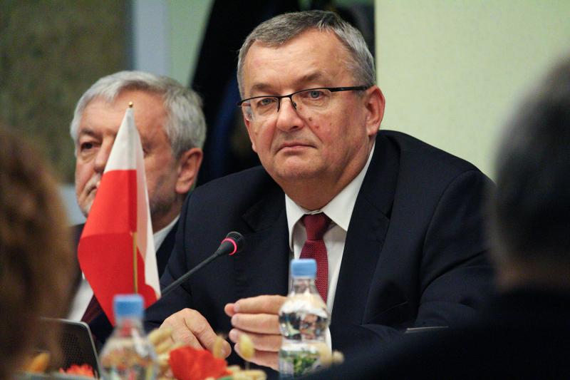 Польща є нашим стратегічним партнером у розвитку нових транспортних коридорів по напрямку Азія - Європа – Азія, - Володимир Омелян Польща є нашим стратегічним партнером у розвитку нових транспортних коридорів по напрямку Азія - Європа – Азія, - Володимир Омелян