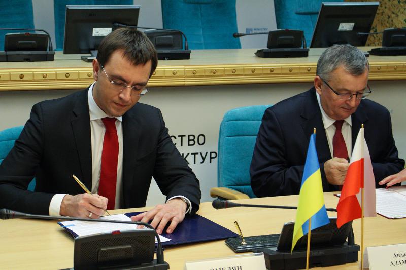 Польща є нашим стратегічним партнером у розвитку нових транспортних коридорів по напрямку Азія - Європа – Азія, - Володимир Омелян Польща є нашим стратегічним партнером у розвитку нових транспортних коридорів по напрямку Азія - Європа – Азія, - Володимир Омелян