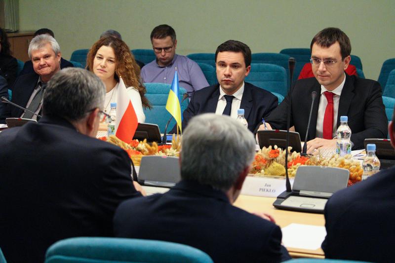 Польща є нашим стратегічним партнером у розвитку нових транспортних коридорів по напрямку Азія - Європа – Азія, - Володимир Омелян Польща є нашим стратегічним партнером у розвитку нових транспортних коридорів по напрямку Азія - Європа – Азія, - Володимир Омелян