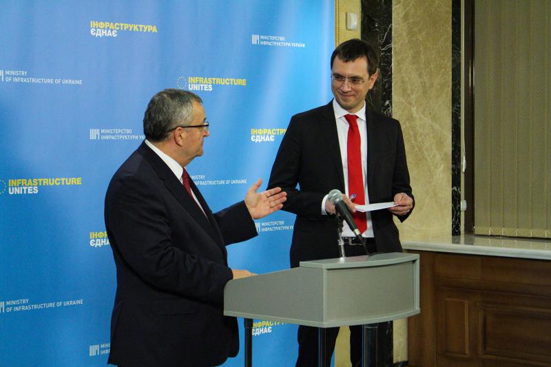 Польща є нашим стратегічним партнером у розвитку нових транспортних коридорів по напрямку Азія - Європа – Азія, - Володимир Омелян Польща є нашим стратегічним партнером у розвитку нових транспортних коридорів по напрямку Азія - Європа – Азія, - Володимир Омелян