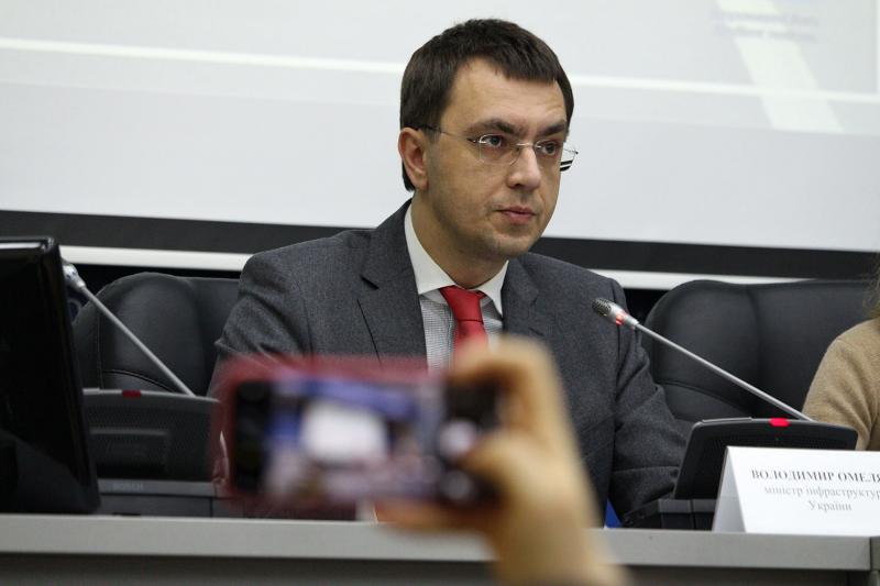 З кожним роком в Україні буде більше якісних автодоріг і контролю за ними, – Володимир Омелян З кожним роком в Україні буде більше якісних автодоріг і контролю за ними, – Володимир Омелян