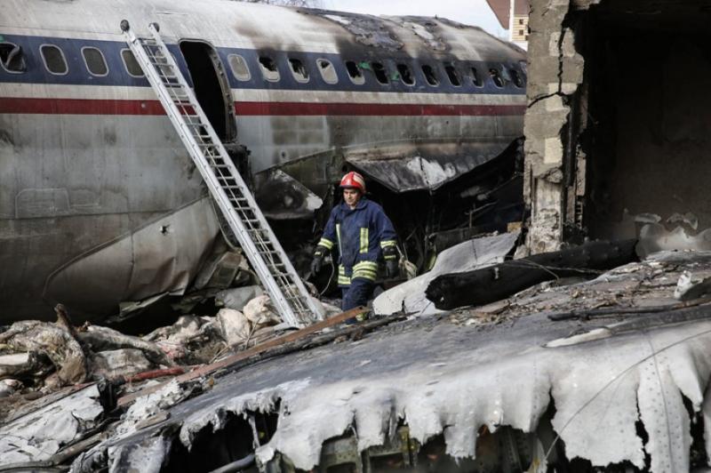Вантажний літак Boeing 707 розбився при посадці в аеропорту Караджа