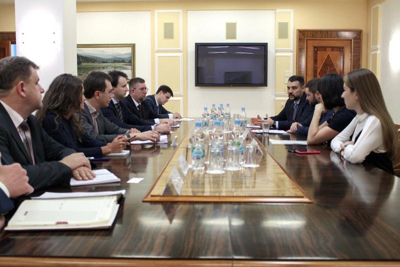 Спільно з європейськими партнерами ми розвиватимемо інфраструктуру Азовського регіону, - Володимир Омелян Спільно з європейськими партнерами ми розвиватимемо інфраструктуру Азовського регіону, - Володимир Омелян
