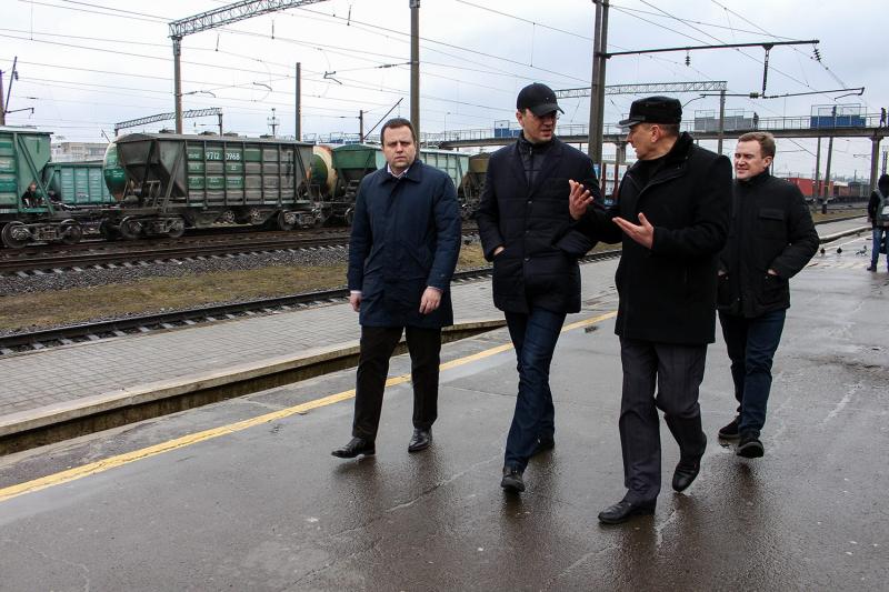 Все починається з доріг: і якісна економіка, і ефективна держава, - Володимир Омелян під час робочої поїздки до Рівненської області Все починається з доріг: і якісна економіка, і ефективна держава, - Володимир Омелян під час робочої поїздки до Рівненської області