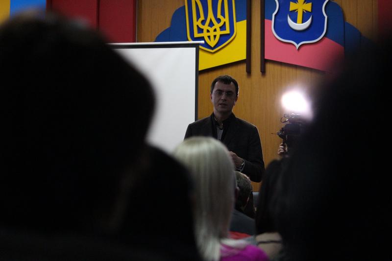 Відновлення автошляхів Полтавщини набирає обертів з кожним роком, – Володимир Омелян Відновлення автошляхів Полтавщини набирає обертів з кожним роком, – Володимир Омелян