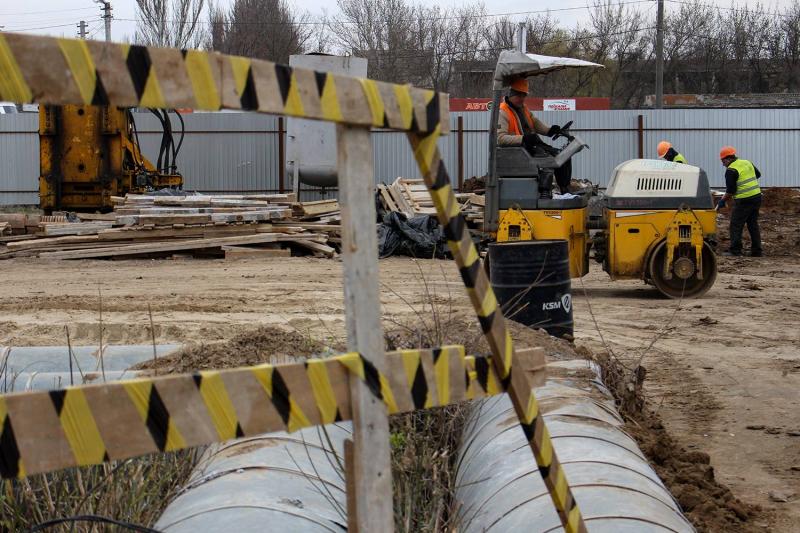 Володимир Омелян ознайомився з ходом будівництва шляхопроводу у місті Херсон Володимир Омелян ознайомився з ходом будівництва шляхопроводу у місті Херсон