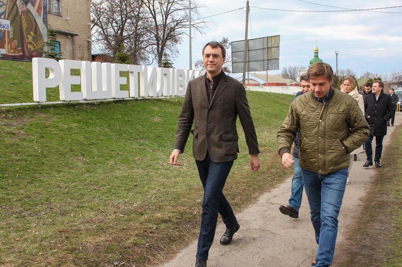Відновлення автошляхів Полтавщини набирає обертів з кожним роком, – Володимир Омелян Відновлення автошляхів Полтавщини набирає обертів з кожним роком, – Володимир Омелян