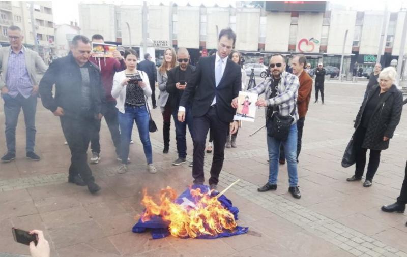 В столиці Чорногорії проросійські сили спалили прапор НАТО