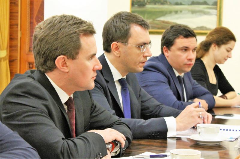 Міністр інфраструктури України Володимир Омелян провів зустріч із Надзвичайним і Повноважним Послом Держави Катар в Україні Гаді Аль-Гаджрі Міністр інфраструктури України Володимир Омелян провів зустріч із Надзвичайним і Повноважним Послом Держави Катар в Україні Гаді Аль-Гаджрі