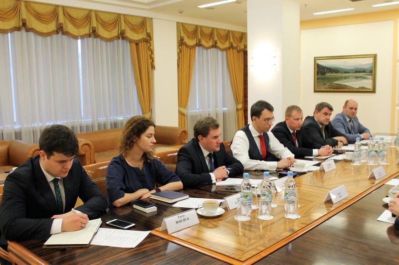 Міністр інфраструктури України Володимир Омелян провів зустріч із представниками канадських ділових кіл Міністр інфраструктури України Володимир Омелян провів зустріч із представниками канадських ділових кіл