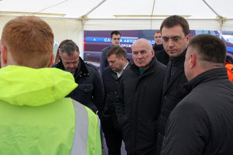 Володимир Омелян та Славомір Новак провели робочу нараду щодо перевірки готовності підрядних кампаній до початку будівельного сезону на дорозі Київ – Одеса Володимир Омелян та Славомір Новак провели робочу нараду щодо перевірки готовності підрядних кампаній до початку будівельного сезону на дорозі Київ – Одеса