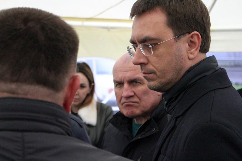 Володимир Омелян та Славомір Новак провели робочу нараду щодо перевірки готовності підрядних кампаній до початку будівельного сезону на дорозі Київ – Одеса Володимир Омелян та Славомір Новак провели робочу нараду щодо перевірки готовності підрядних кампаній до початку будівельного сезону на дорозі Київ – Одеса