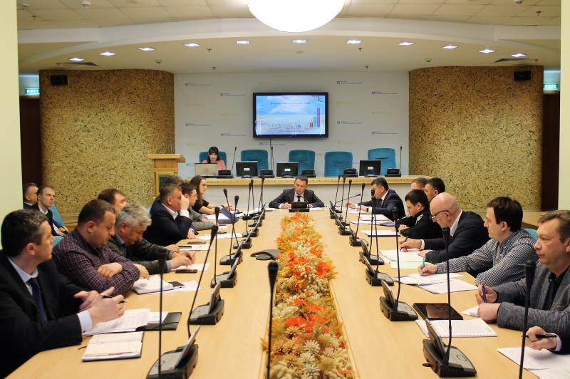 Юрій Лавренюк провів координаційну нараду щодо дотримання вагових норм на автомобільних дорогах України Юрій Лавренюк провів координаційну нараду щодо дотримання вагових норм на автомобільних дорогах України