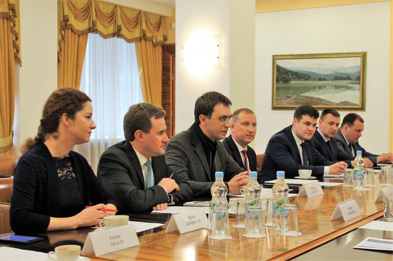 Міністр інфраструктури Володимир Омелян провів зустріч щодо поточного стану та подальших кроків реалізації концесійних проектів у портах Ольвія та Херсон Міністр інфраструктури Володимир Омелян провів зустріч щодо поточного стану та подальших кроків реалізації концесійних проектів у портах Ольвія та Херсон