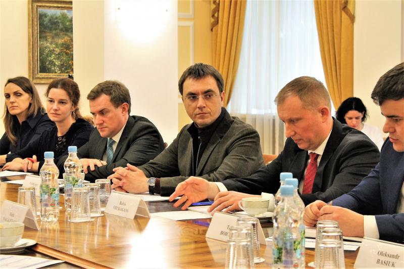 Міністр інфраструктури Володимир Омелян провів зустріч щодо поточного стану та подальших кроків реалізації концесійних проектів у портах Ольвія та Херсон Міністр інфраструктури Володимир Омелян провів зустріч щодо поточного стану та подальших кроків реалізації концесійних проектів у портах Ольвія та Херсон