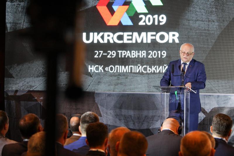 Міністр інфраструктури України Володимир Омелян взяв участь в урочистому відкритті VIII Міжнародної конференції «UkrCemFor 2019» Міністр інфраструктури України Володимир Омелян взяв участь в урочистому відкритті VIII Міжнародної конференції «UkrCemFor 2019»