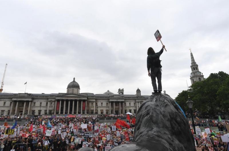 Тисячі людей виступили проти Трампа в Лондоні: президент каже, що йому радіють