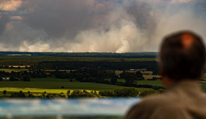 Тисячі людей борються з масштабною лісовою пожежею на півночі Німеччини