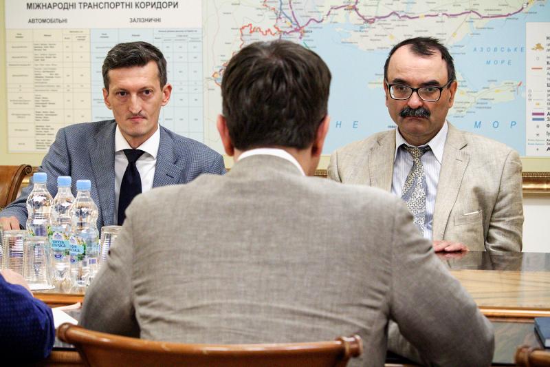Кібербезпека, сталий розвиток та транспортні інновації – пріоритети співпраці Міністерства інфраструктури та Міністерства освіти і науки Кібербезпека, сталий розвиток та транспортні інновації – пріоритети співпраці Міністерства інфраструктури та Міністерства освіти і науки
