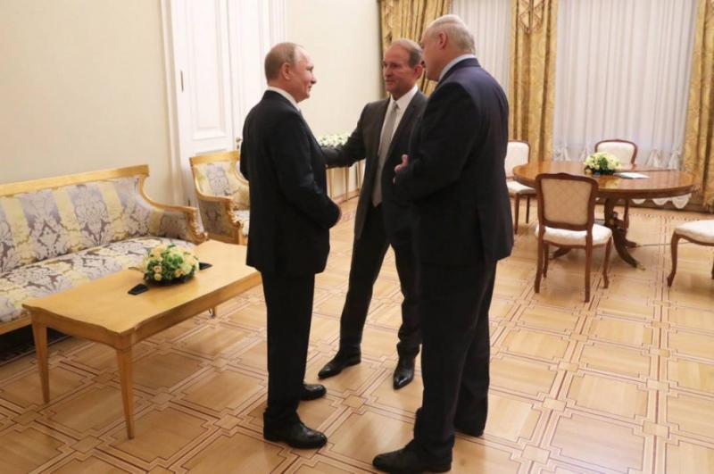 Путін подякував Медведчуку за гуманітарну діяльність