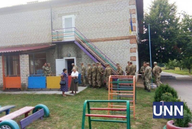 На 249 дільниці Кіровоградської області військові перешкоджають роботі екзит-полу
