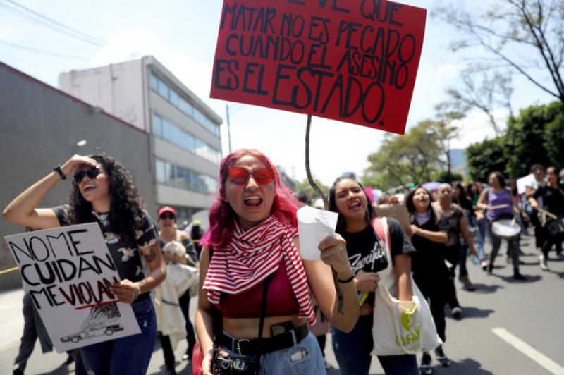 У Мексиці люди вийшли на протест через зґвалтування поліцейськими двох дівчат-підлітків