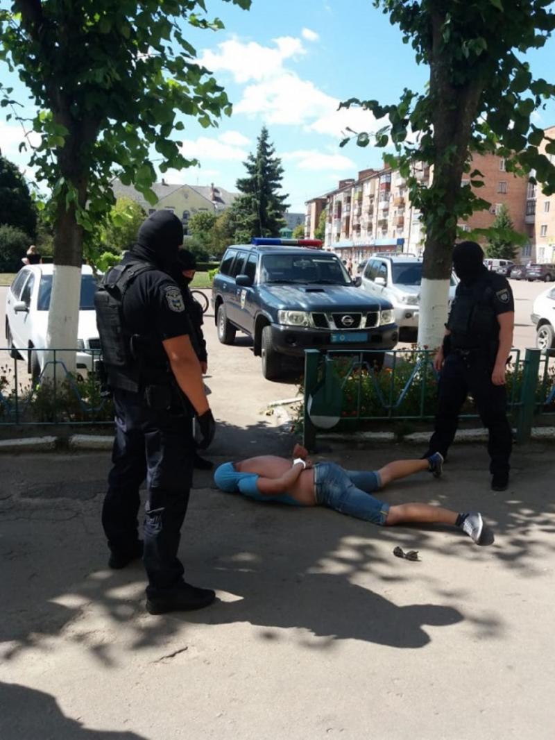 На Житомирщині затримали іноземця, який викрав та експлуатував українку