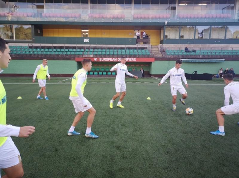 Збірна України провела передігрове тренування на стадіоні ЛФФ у Вільнюсі