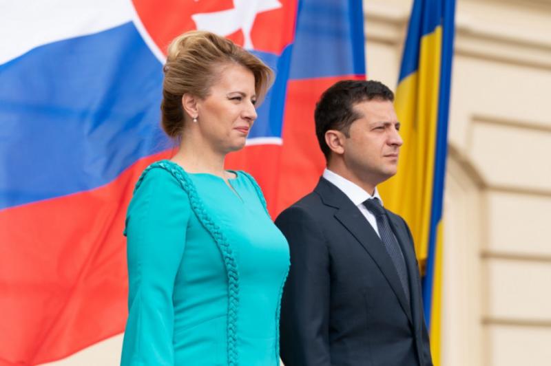 На подвір’ї Маріїнського палацу у Києві відбулася церемонія зустрічі президентів України та Словаччини