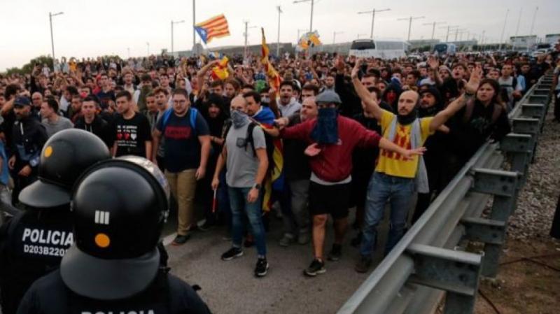 Оголошення вироків організаторам референдуму за незалежність Каталонії: Чому Барселона знову вибухнула протестами