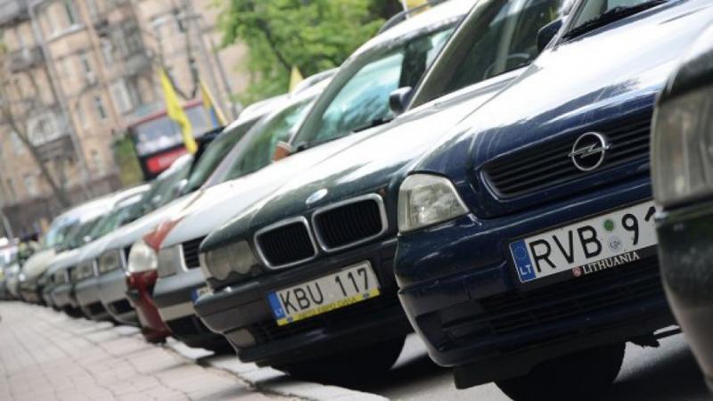 Поліція: Водіїв "євроблях" штрафують, як і власників інших авто