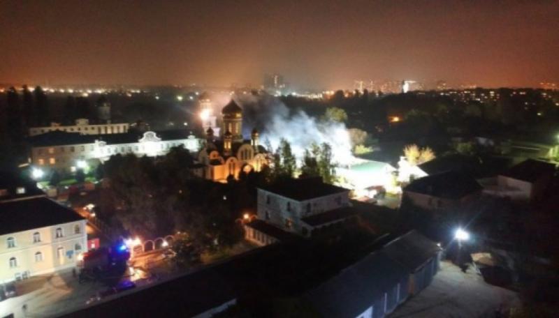 Пожежники загасили пожежу у чоловічому монастирі Одеси. Фото