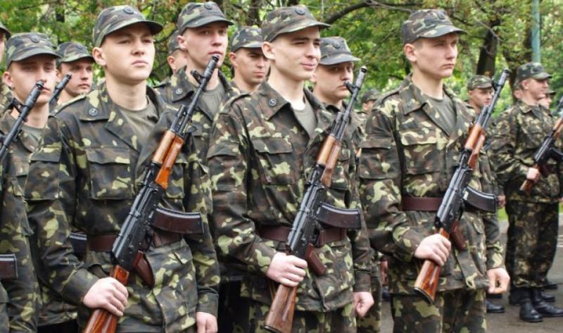 В Україні хочуть повернути призов до армії з 18 років