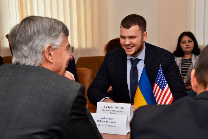Міністр інфраструктури Владислав Криклій провів зустріч із Тимчасовим повіреним у справах США Посольства США в Україні Вільямом Б. Тейлором Міністр інфраструктури Владислав Криклій провів зустріч із Тимчасовим повіреним у справах США Посольства США в Україні Вільямом Б. Тейлором