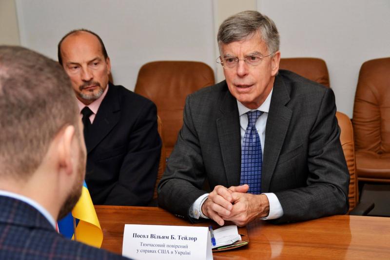 Міністр інфраструктури Владислав Криклій провів зустріч із Тимчасовим повіреним у справах США Посольства США в Україні Вільямом Б. Тейлором Міністр інфраструктури Владислав Криклій провів зустріч із Тимчасовим повіреним у справах США Посольства США в Україні Вільямом Б. Тейлором