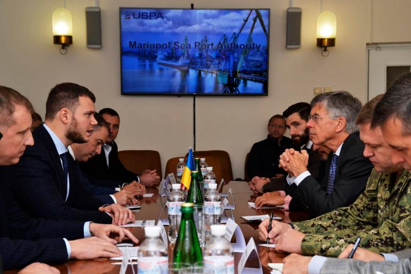 Міністр інфраструктури Владислав Криклій провів зустріч із Тимчасовим повіреним у справах США Посольства США в Україні Вільямом Б. Тейлором Міністр інфраструктури Владислав Криклій провів зустріч із Тимчасовим повіреним у справах США Посольства США в Україні Вільямом Б. Тейлором