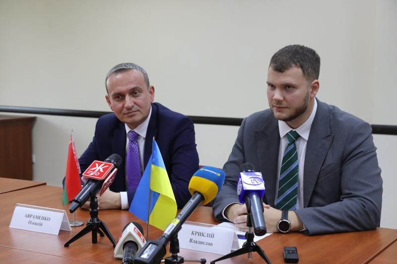 Основним завданням подальшої співпраці між Україною та Республікою Білорусь є реалізація проекту Е-40, - Владислав Криклій Основним завданням подальшої співпраці між Україною та Республікою Білорусь є реалізація проекту Е-40, - Владислав Криклій