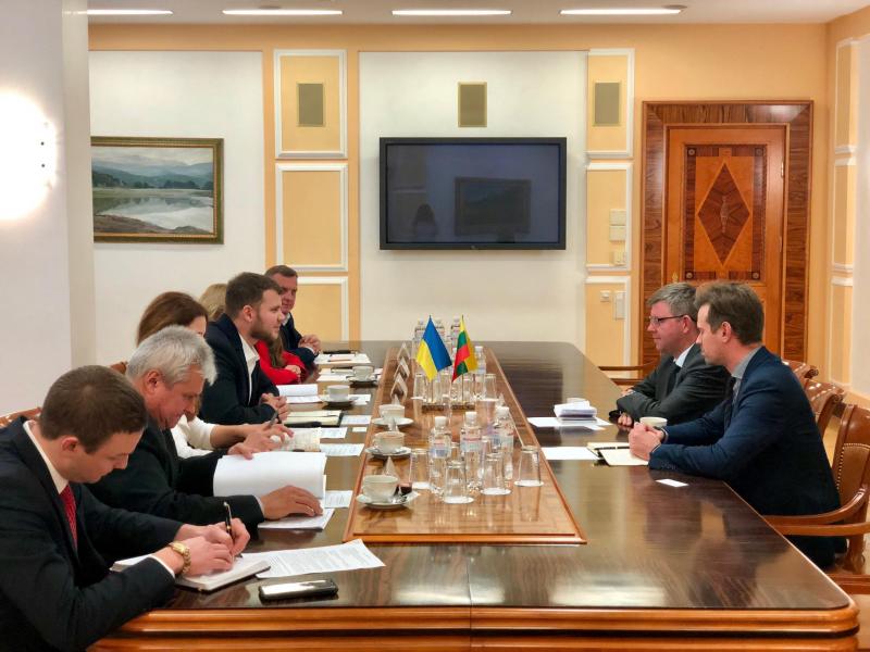Владислав Криклій провів зустріч із Надзвичайним і Повноважним Послом Литовської Республіки в Україні Марюсом Януконісом Владислав Криклій провів зустріч із Надзвичайним і Повноважним Послом Литовської Республіки в Україні Марюсом Януконісом