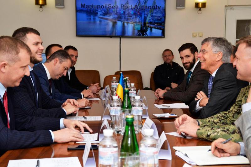Міністр інфраструктури Владислав Криклій провів зустріч із Тимчасовим повіреним у справах США Посольства США в Україні Вільямом Б. Тейлором Міністр інфраструктури Владислав Криклій провів зустріч із Тимчасовим повіреним у справах США Посольства США в Україні Вільямом Б. Тейлором